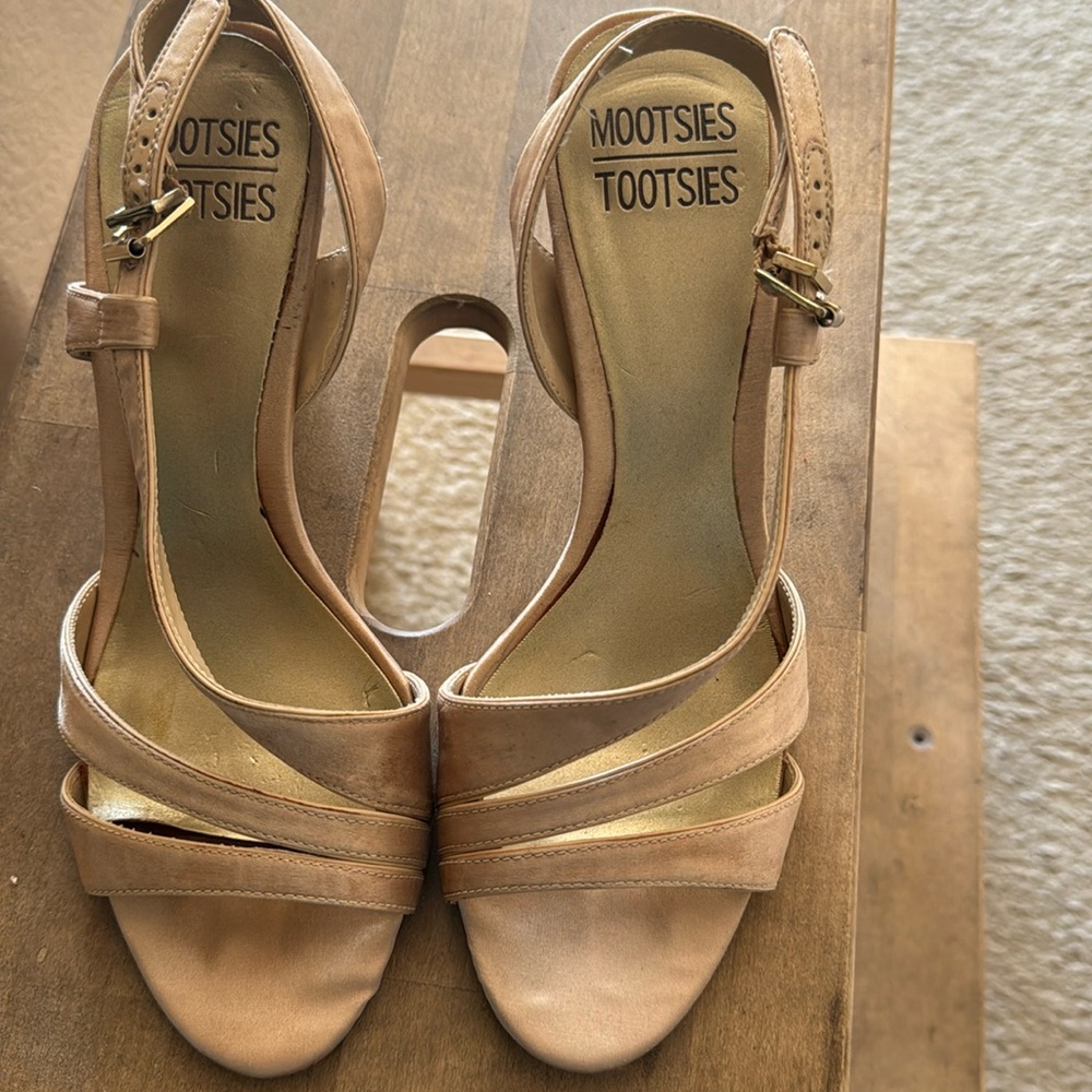 Beige heels 
Size 7
